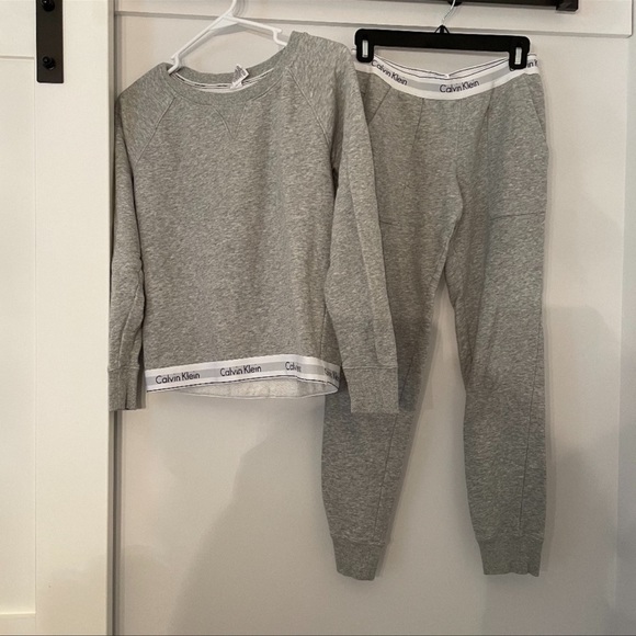 CK Sweater and Pants Set - Picture 4 of 4